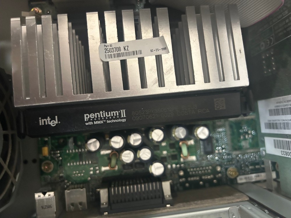 Vintage GateWay E4200 2-350mhz /128mb Memory/keyboard/COA.