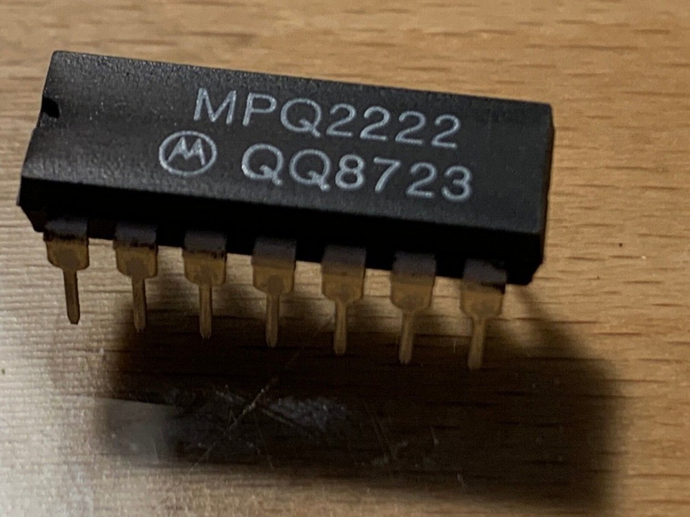 MPQ2222 - MOTOROLA IC - 14-Pin Dip - Quad NPN Transistor Array