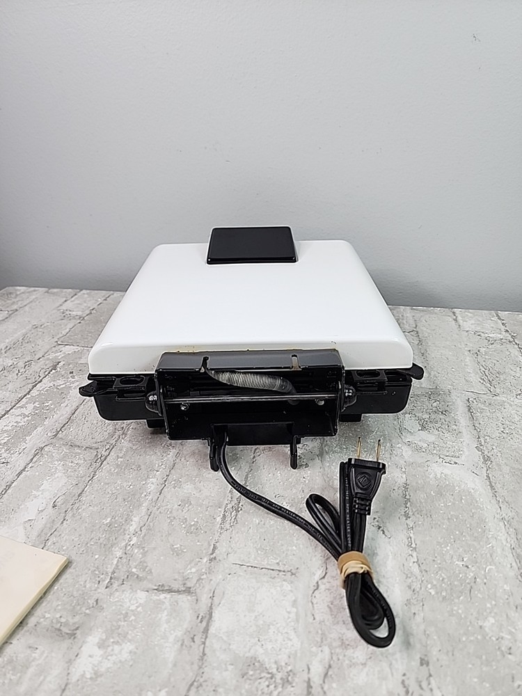 Dazey Short Order Chef Waffle Baker Griddle Sandwich Maker White Tested Works