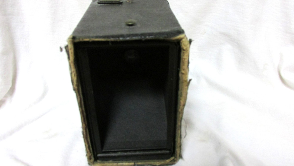 VINTAGE 1940s KODAK TARGET SIX 16 CAMERA MISSING BACK