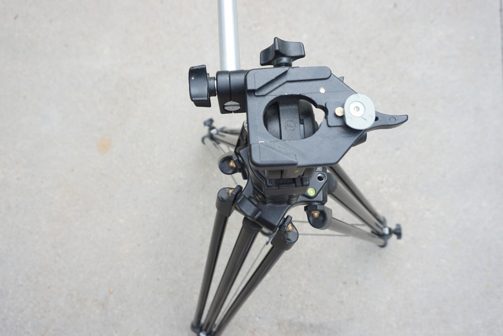 Bogen Manfrotto 3246 Tripod with Bogen Manfrotto 3063 Fluid Head