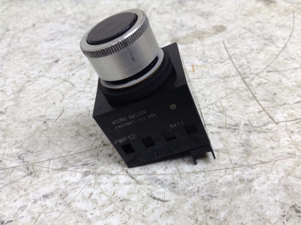 Honeywell MicroSwitch PWP 12 Black Momentary Push Button PWP12