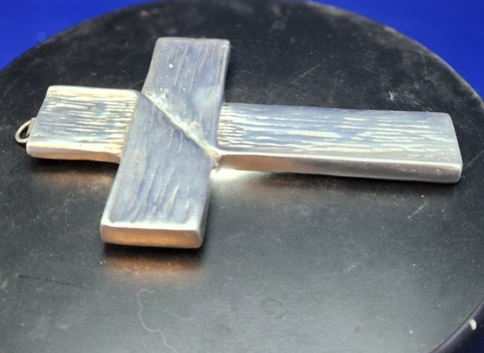 7" Metal Hanging Cross