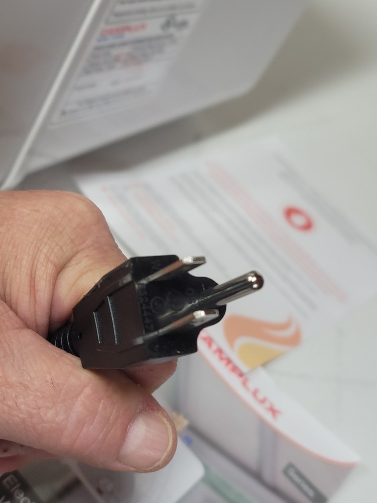 CAMPLUX 6 Gal. Plug In Water Heater Electric EUC READ