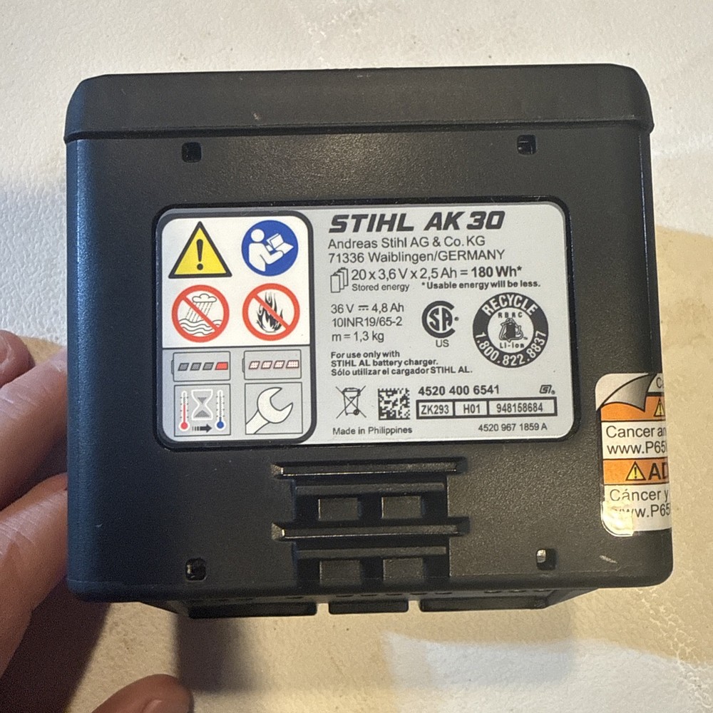 Stihl Ak 30 Battery New Open Box Never Used