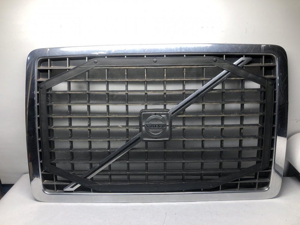 2003-2017 Volvo VNL Grille - Used