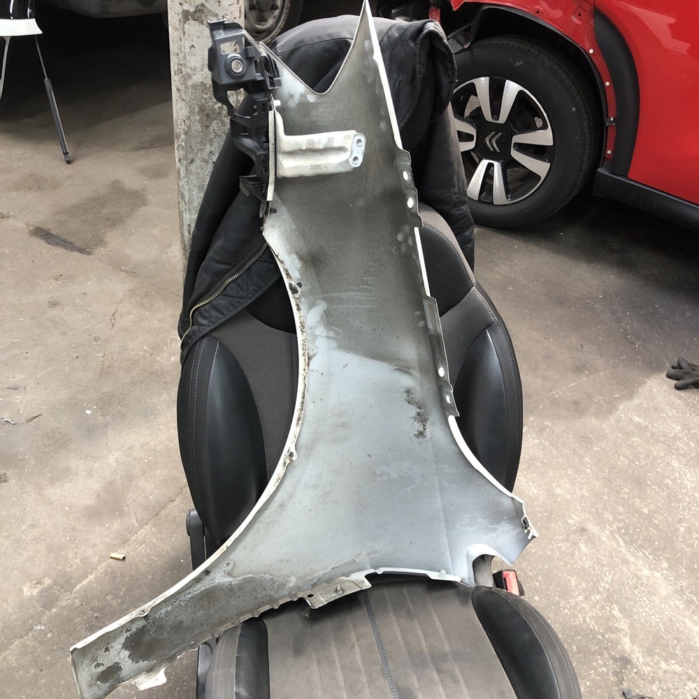 VOLKSWAGEN GOLF driver SIDE WING WHITE 2016 + BRACKET