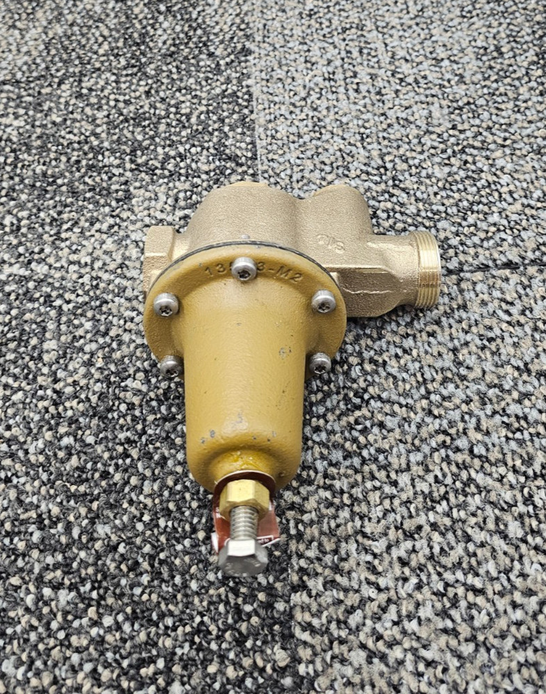 WATTS LF U5B Z3: 3/4" Water Pressure Reducing Valve, 10-35 psi Range - Lead-Free