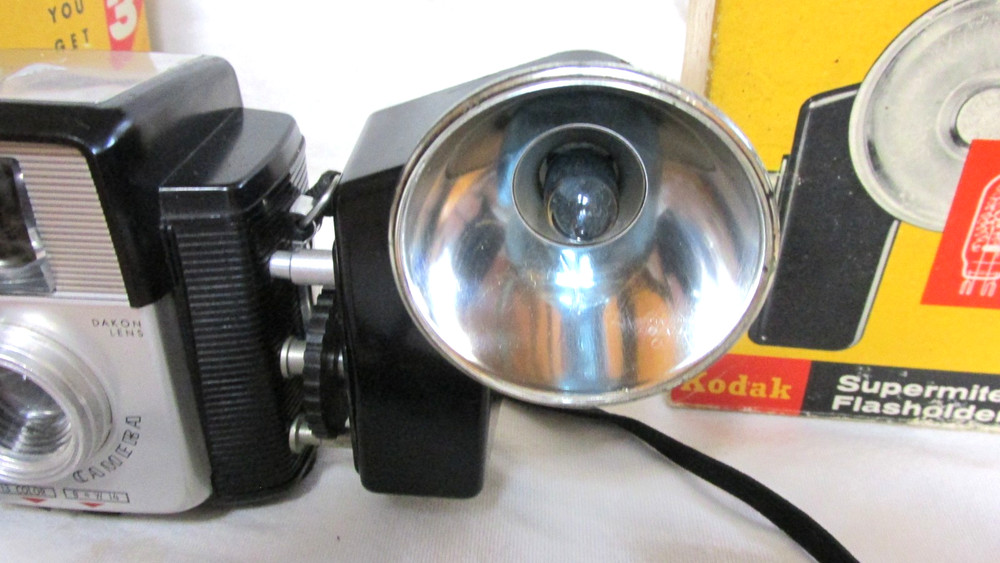 VINTAGE KODAK STARLET CAMERA w/ FLASH & BULB & BOXES FOR BOTH