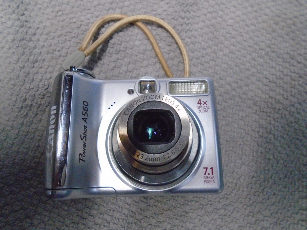 Canon PowerShot A560 Camera