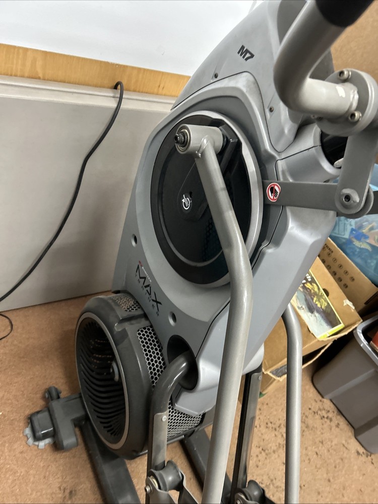 Bowflex Max Trainer M7 Elliptical Machine (Great Condition)