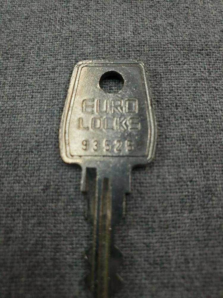 THULE RACK KEY 93525, 525