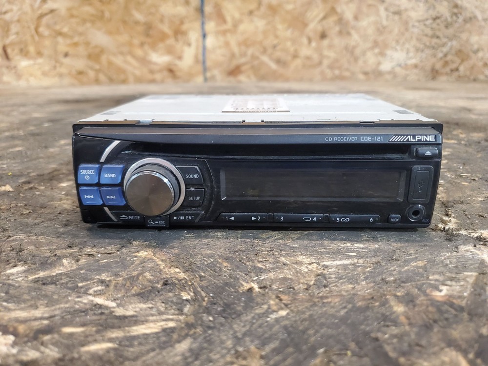 Alpine CDE-121 Radio Head Unit
