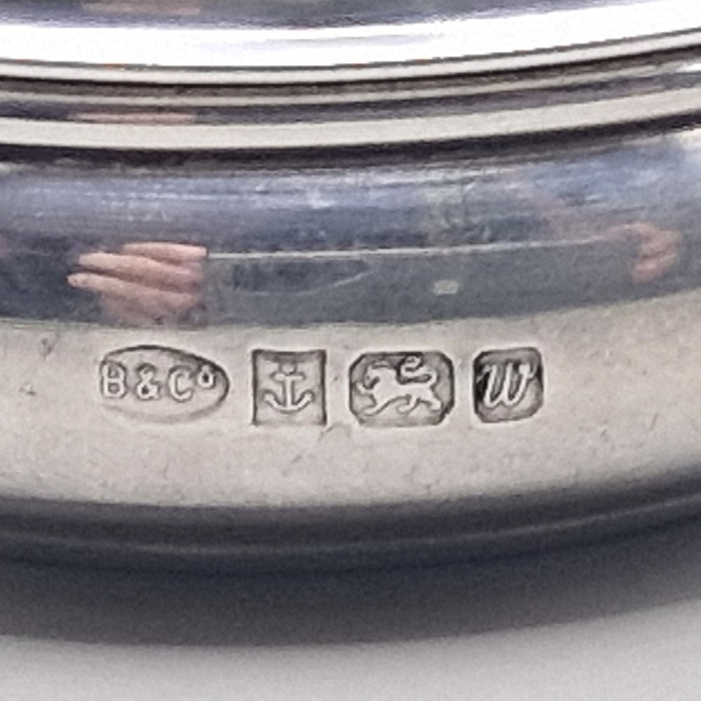 Superb Solid Sterling Silver Snuff/Pill Box by W I Broadway & Co Birmingham 1996