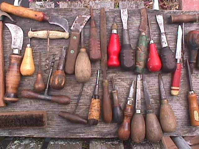VINTAGE WOOD HANDLE TOOL LOT