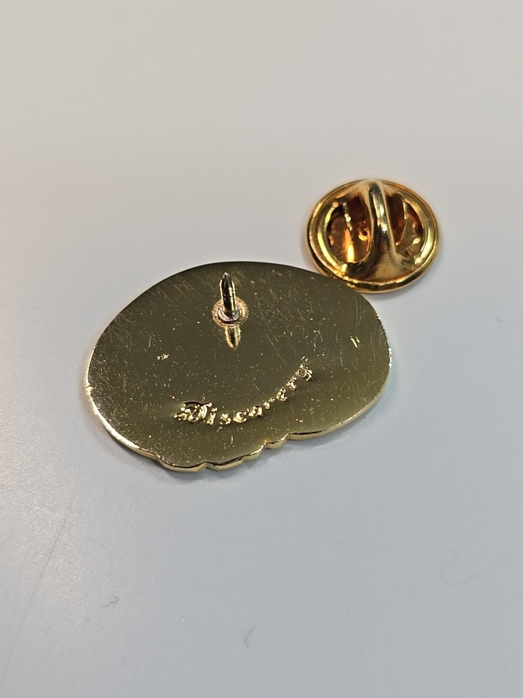 Sleeping White Cat Lapel Pin