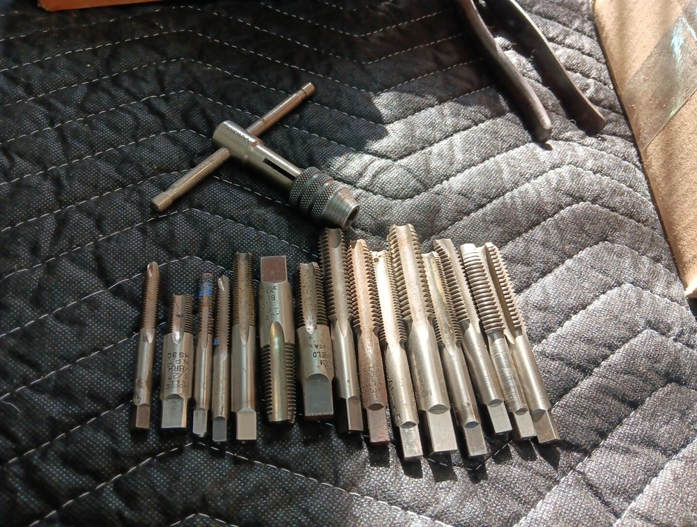 LOT OF 15 ASSORTED PIPE TAPS