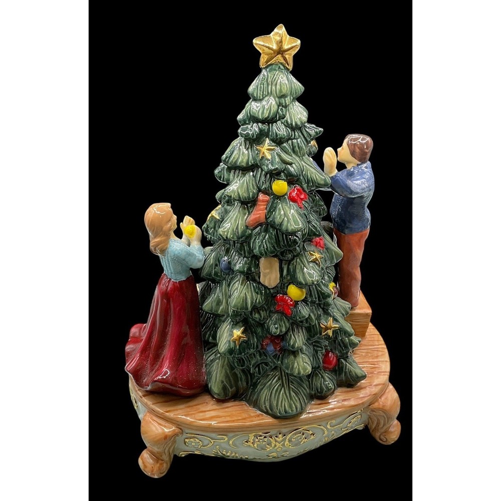 2002 Musical Christmas Tree Scene Ceramic Couple Decorating Tree