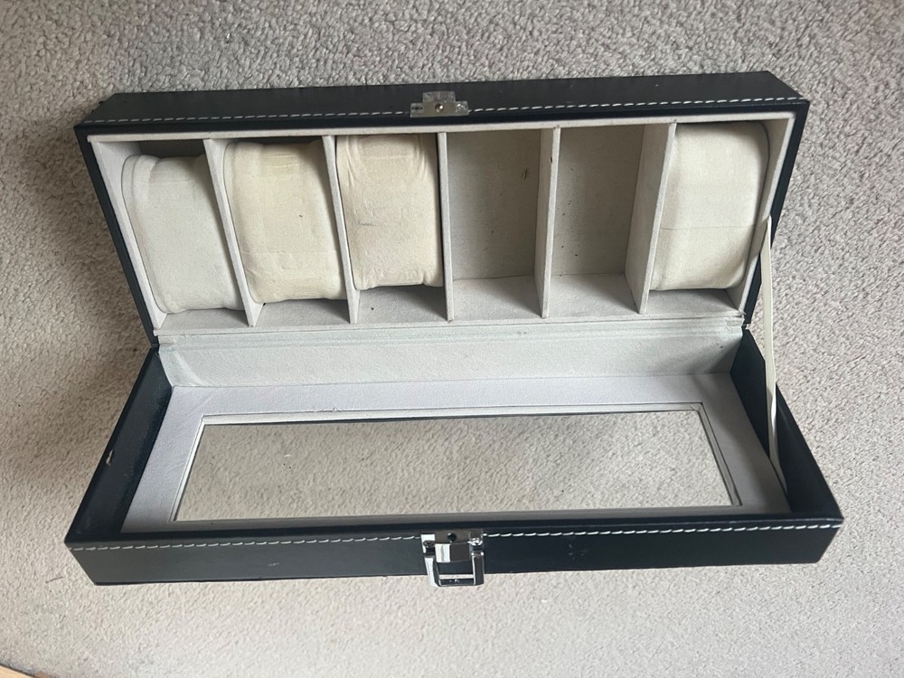 6-Slot Watch Box – 2 cushions missing