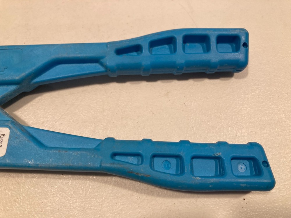 SharkBite Pex Crimp Tool Kit 865896 with PEX crimp tool kit #865896