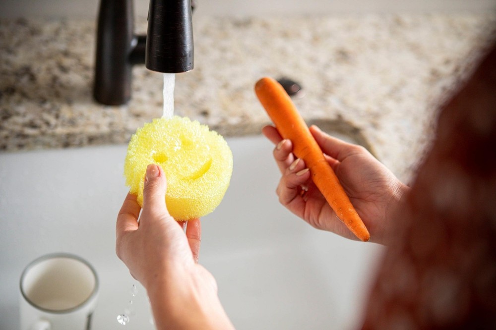 Scrub Daddy Yellow Cleaning Sponge Non Scratch Dish Scrubber FlexTexture
