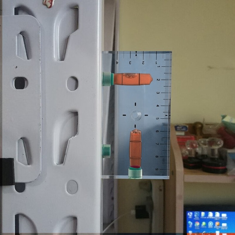 Essential Leveling with Clear Housing & Precisions Liquid Small Leveling Tool