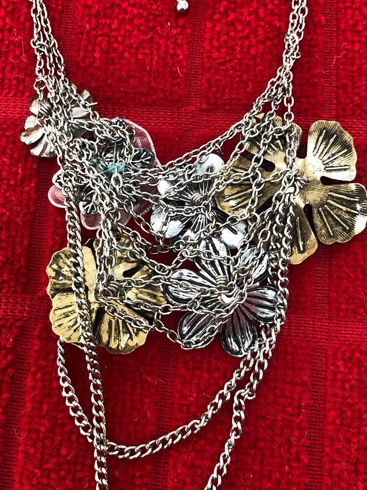 BEAUTIFUL BOHO /ART DECO TYPE FLOWER NECKLACE