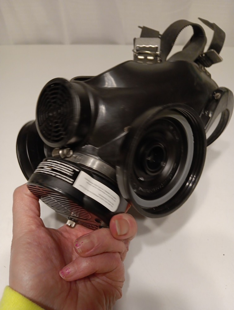 Used MSA Full Face Gas Mask Size: MED Black