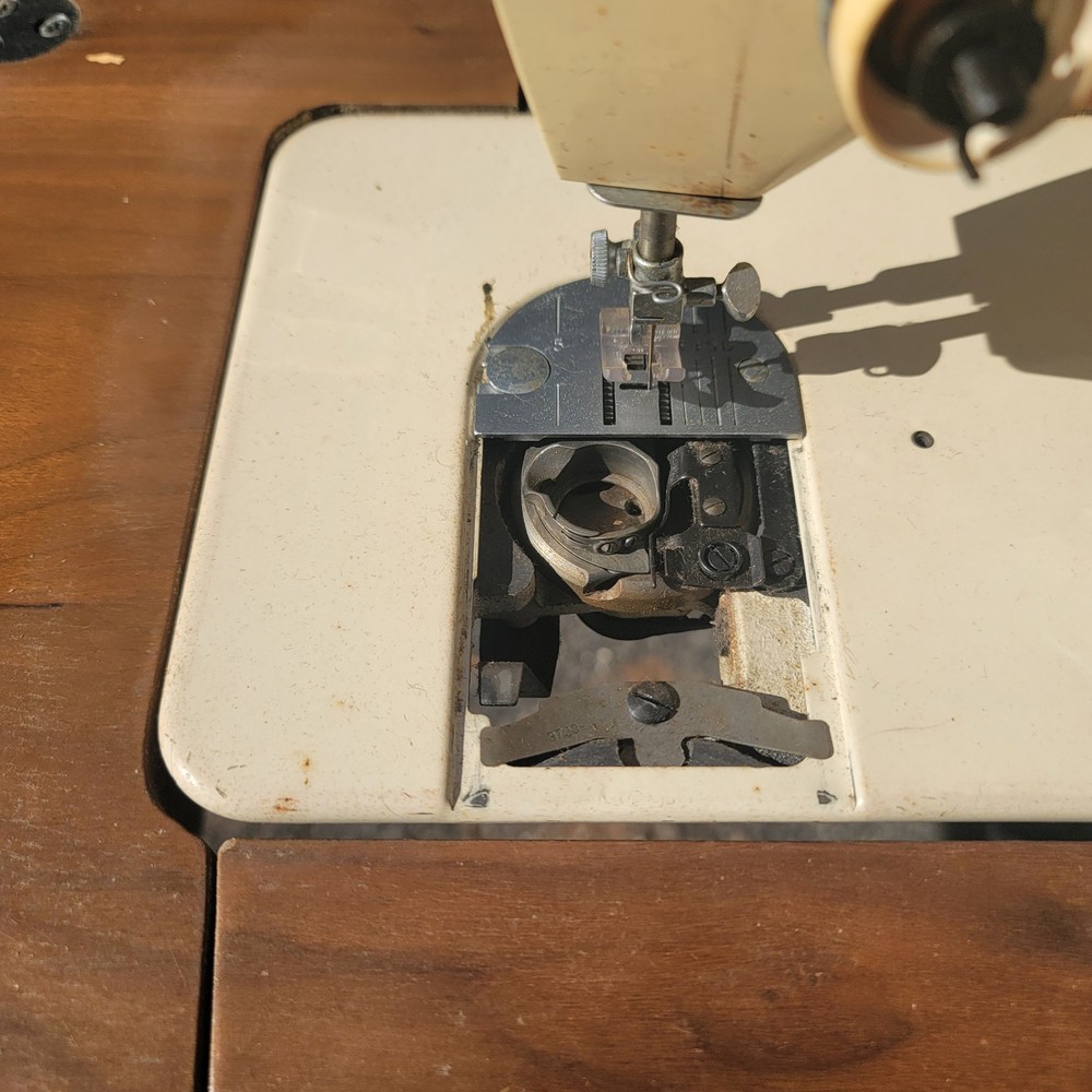 Vintage Singer 362 Sewing machine With Table