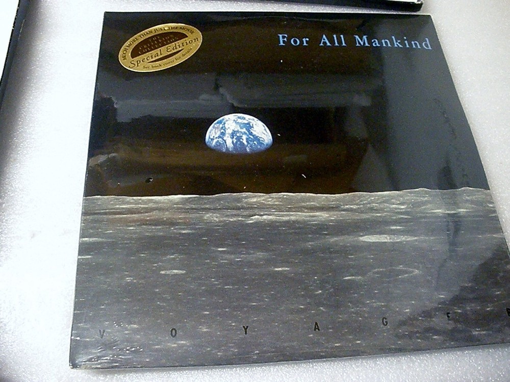 THE VOYAGER VIDEODISC TOOLKIT FOR INTERACTIVE VIDEO MAC VERSION