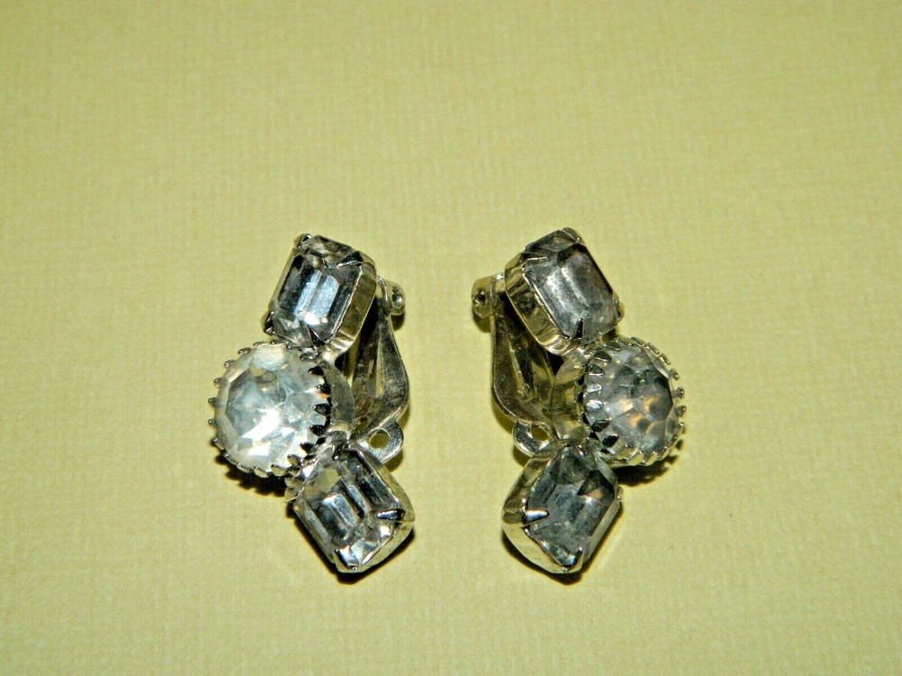 Pair of Clear Rhinestone & Silvertone Clip On Earrings