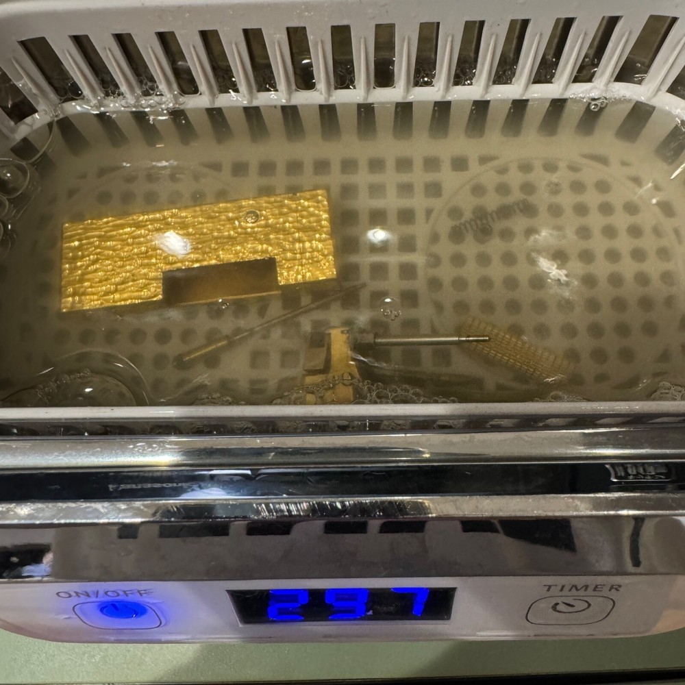 Dunhill Lighter Gold Bark Pattern-Ultrasonically Cleaned_Working