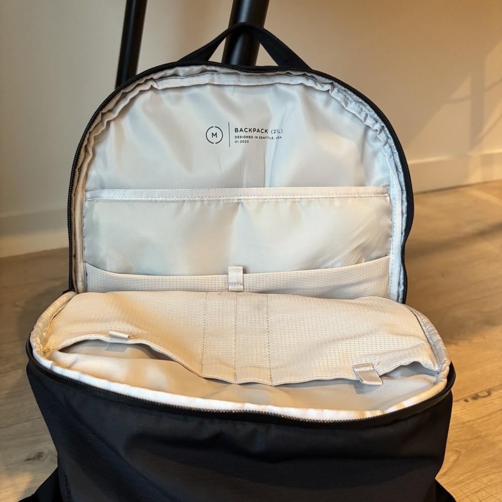 Black Moment Everything 21 liter backpack excellent condition