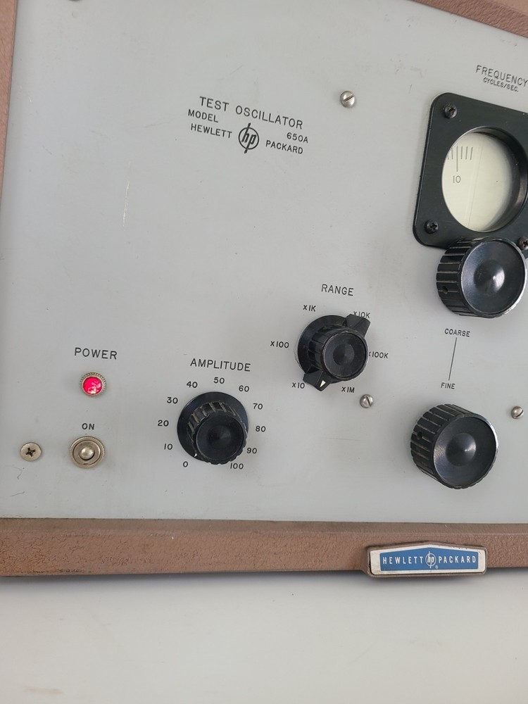 Hewlett Packard 650A Test Oscillator Unit, Powers Up, UNTESTED