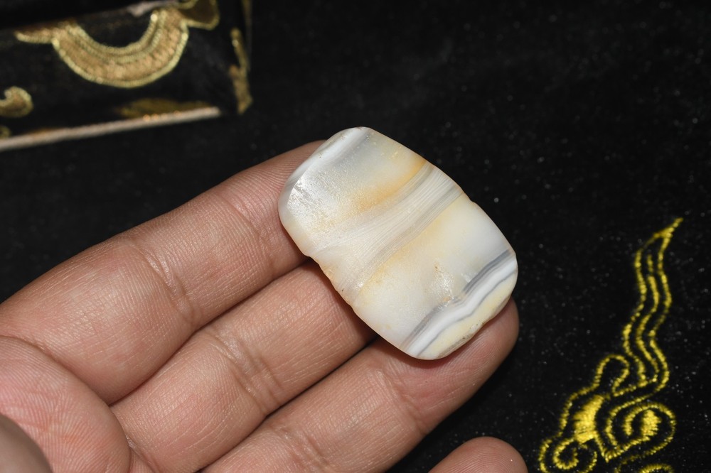 Big Ancient Central Asian Bactrian Agate Stone Bead in good Condition
