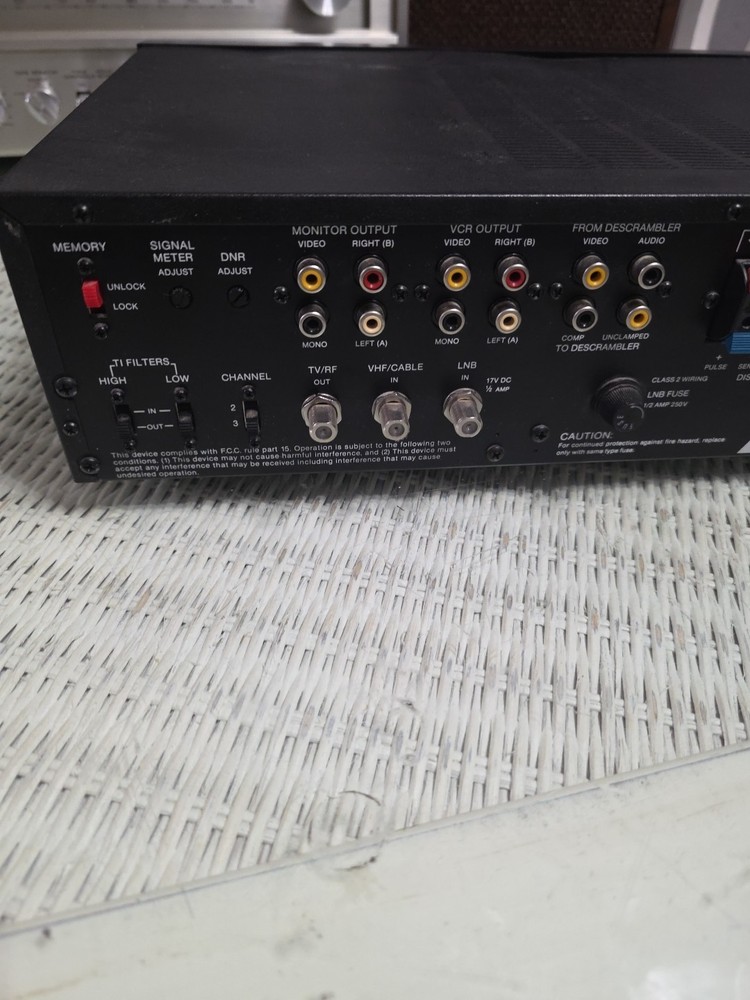 REALISTIC SATELLITE RECEIVER MODEL SR 2010