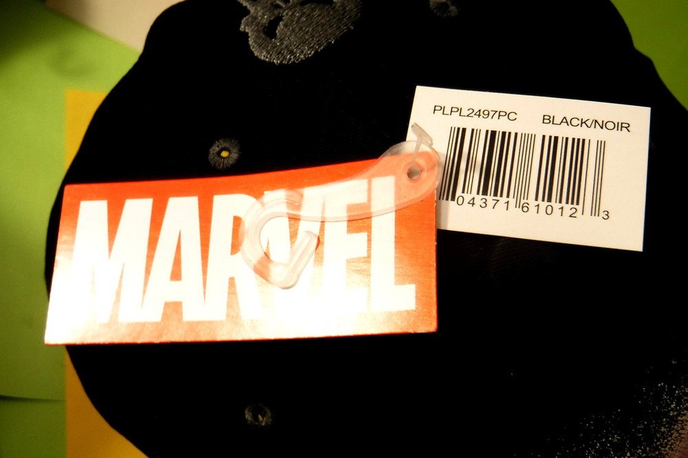 NWTS-OOP-MARVEL COMICS THE PUNISHER GRAPHIC DESIGN BASEBALL CAP; SNAP BACK HAT