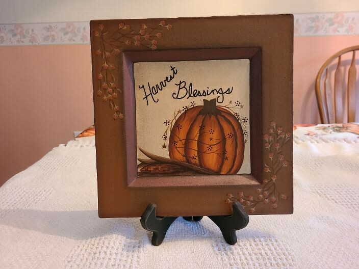 Hearthside Collection-"Harvest Blessings", plate with stand, Pre-owned, MINT