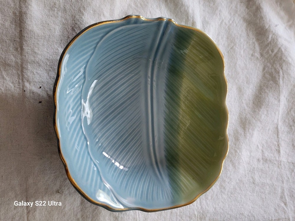 333. Trinket/Candy Dish, Blue/Green Leaf Pattern