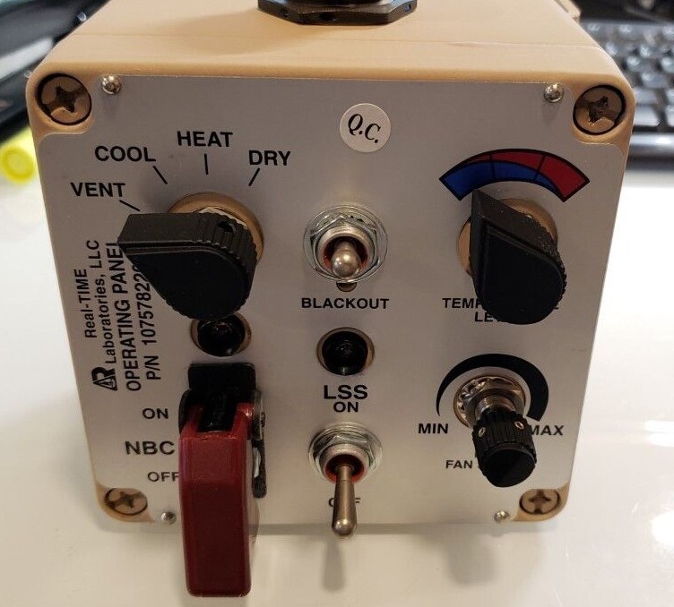 NAVISTAR MRAP HVAC AC HEAT CONTROL SWITCH 3708026C91 107578220C 2590-01-592-5644