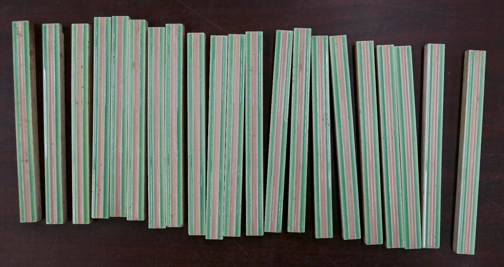 Vintage Tile Liner Green with Wide Beige Stripe