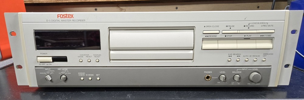 Fostex D-5 Professional Digital Master Recorder. READ DESCRIPTION