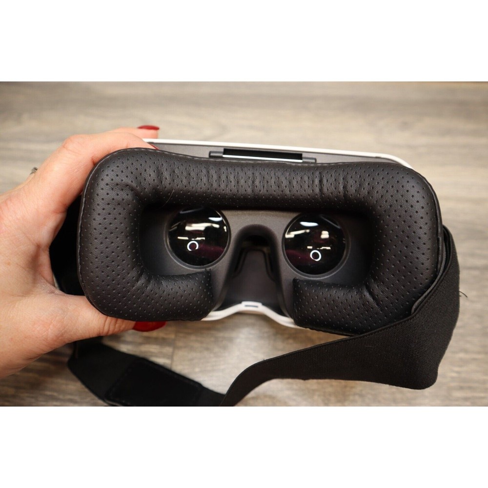 Sharper Image 2017 VR Virtual Reality Glasses White Head Set Visor System