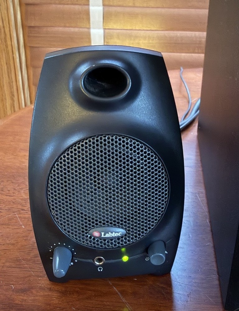 Labtec LCS-2424 Vintage Multimedia Stereo Computer Speakers System