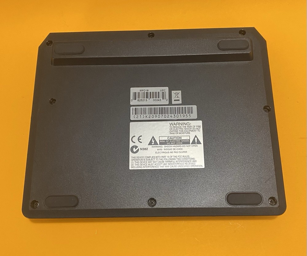 AKAI Professional MPD18 Compact USB MIDI Pad Controller - No Cords