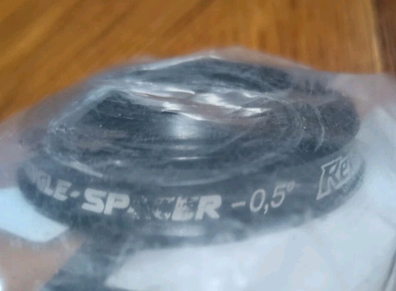 Reverse Angle Spacer, 1-1/8", Black 0.5 Degree
