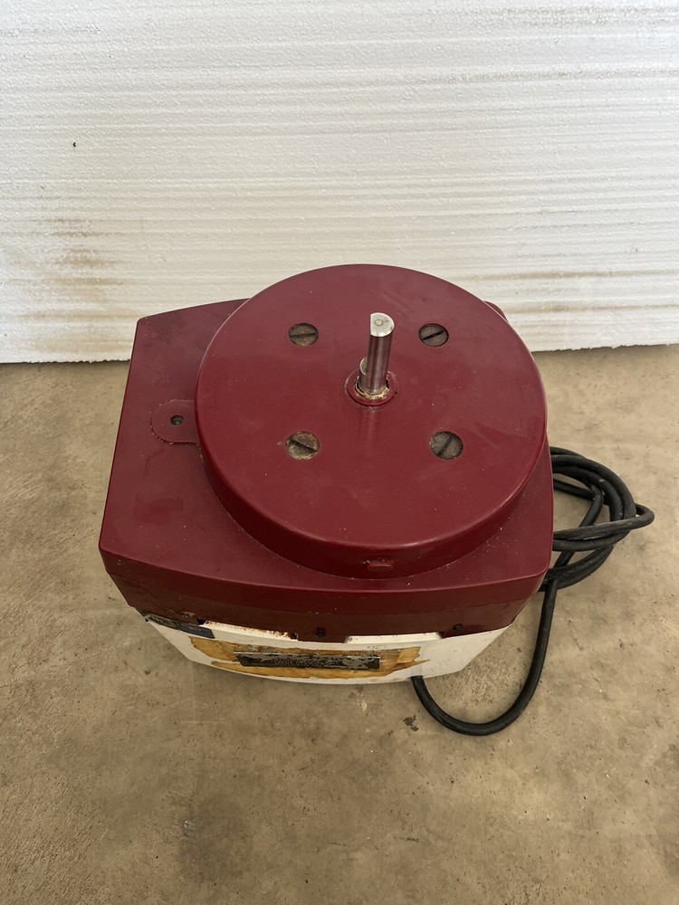 Robot Coupe R2 Combination Processor Base Only not working unsure how to use.