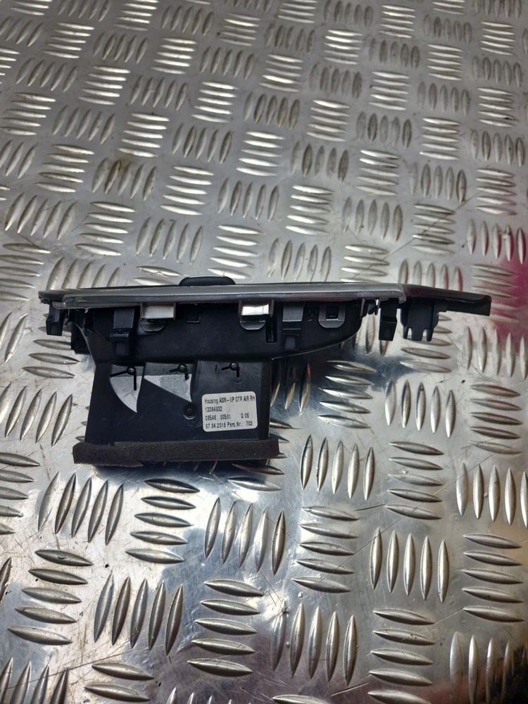 Vauxhall Corsa E 15-19 Outer Dash Dashboard Vent Right Drivers Side.
