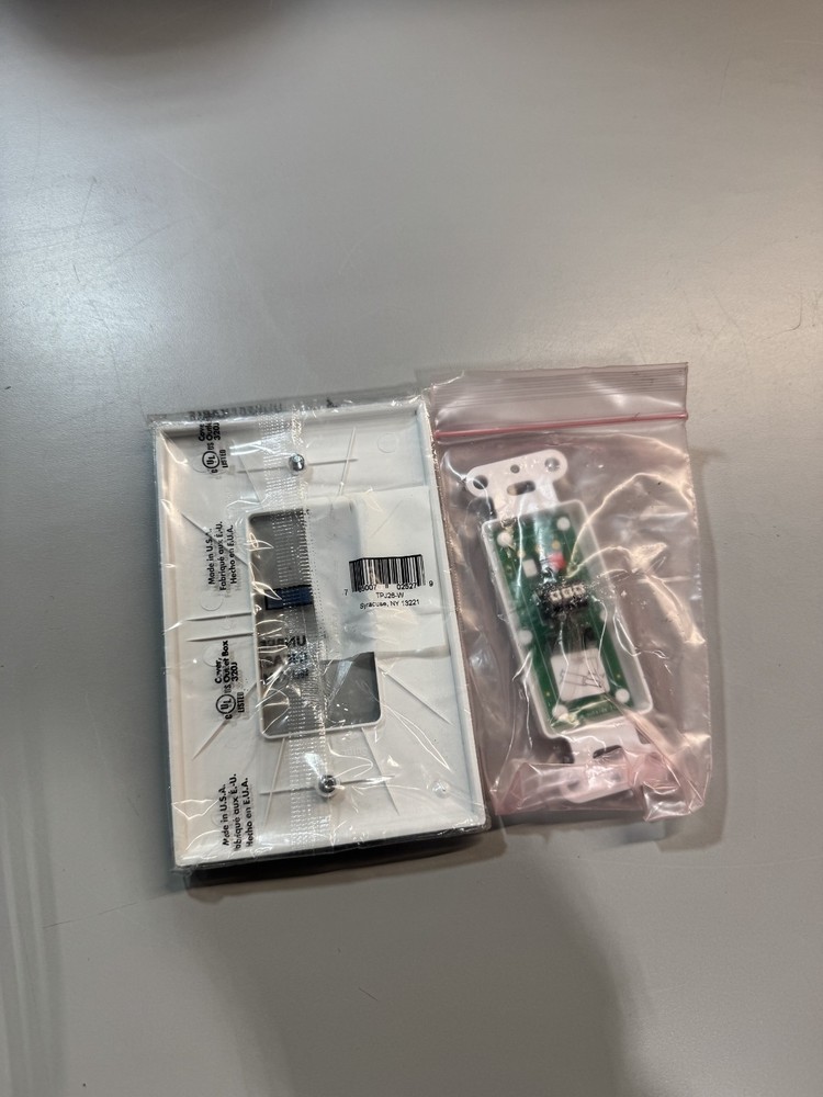 Da-Lite 40975 - Da-Lite Low Voltage Wall Switch