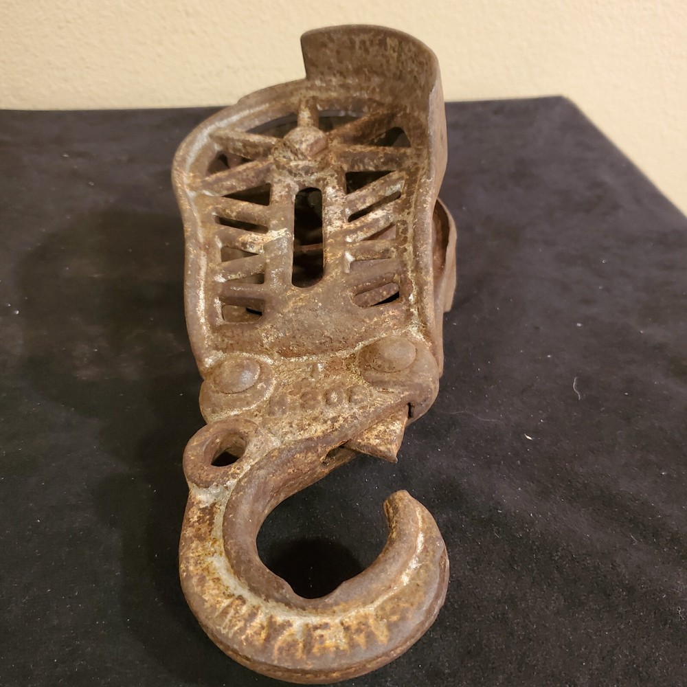 BARN FARM PULLEY with Cast Iron FRAME Block & Tackle - Nice rusty Patina